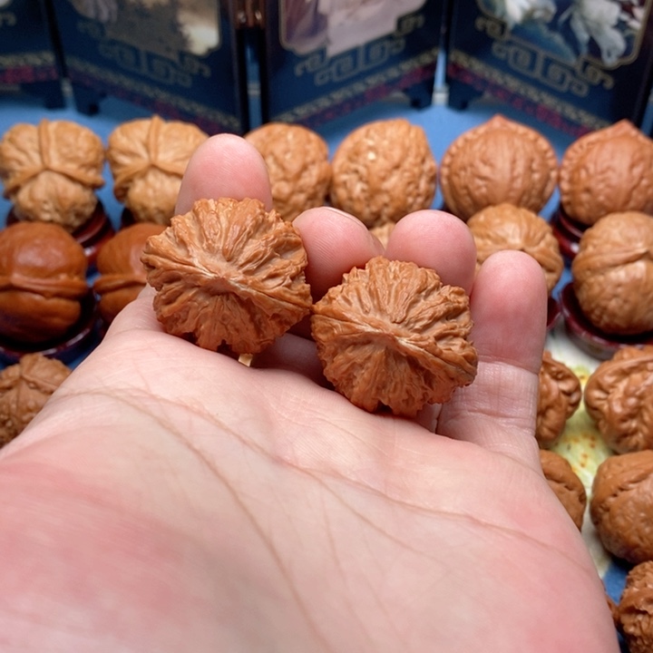 文玩核桃把件九龙筋