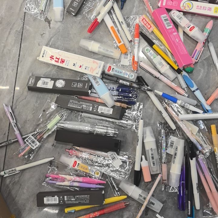 晨光伸缩书立自如