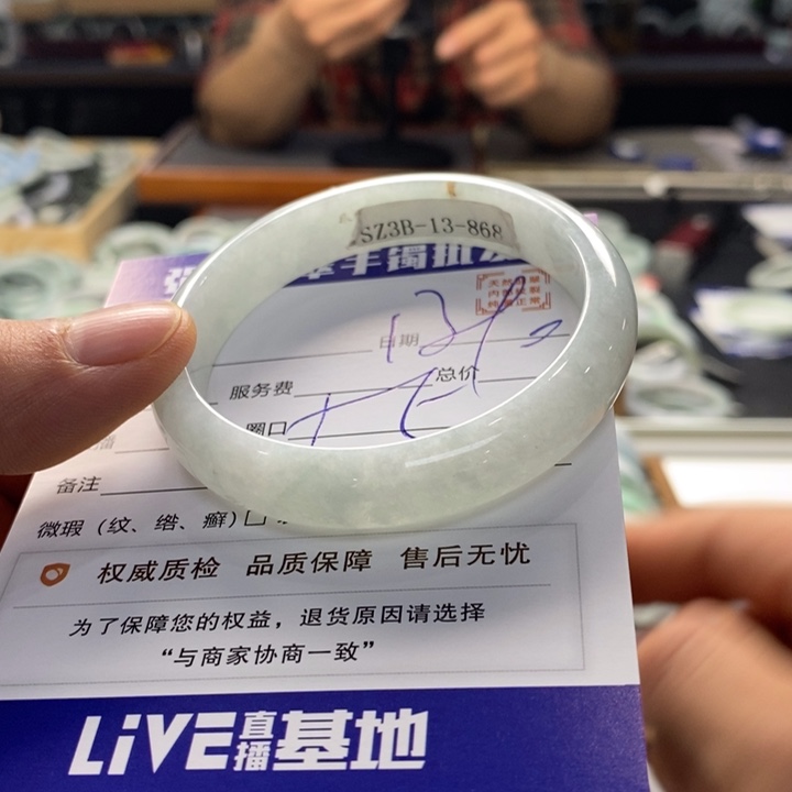 翡翠手镯未镶嵌翡翠手镯未镶嵌