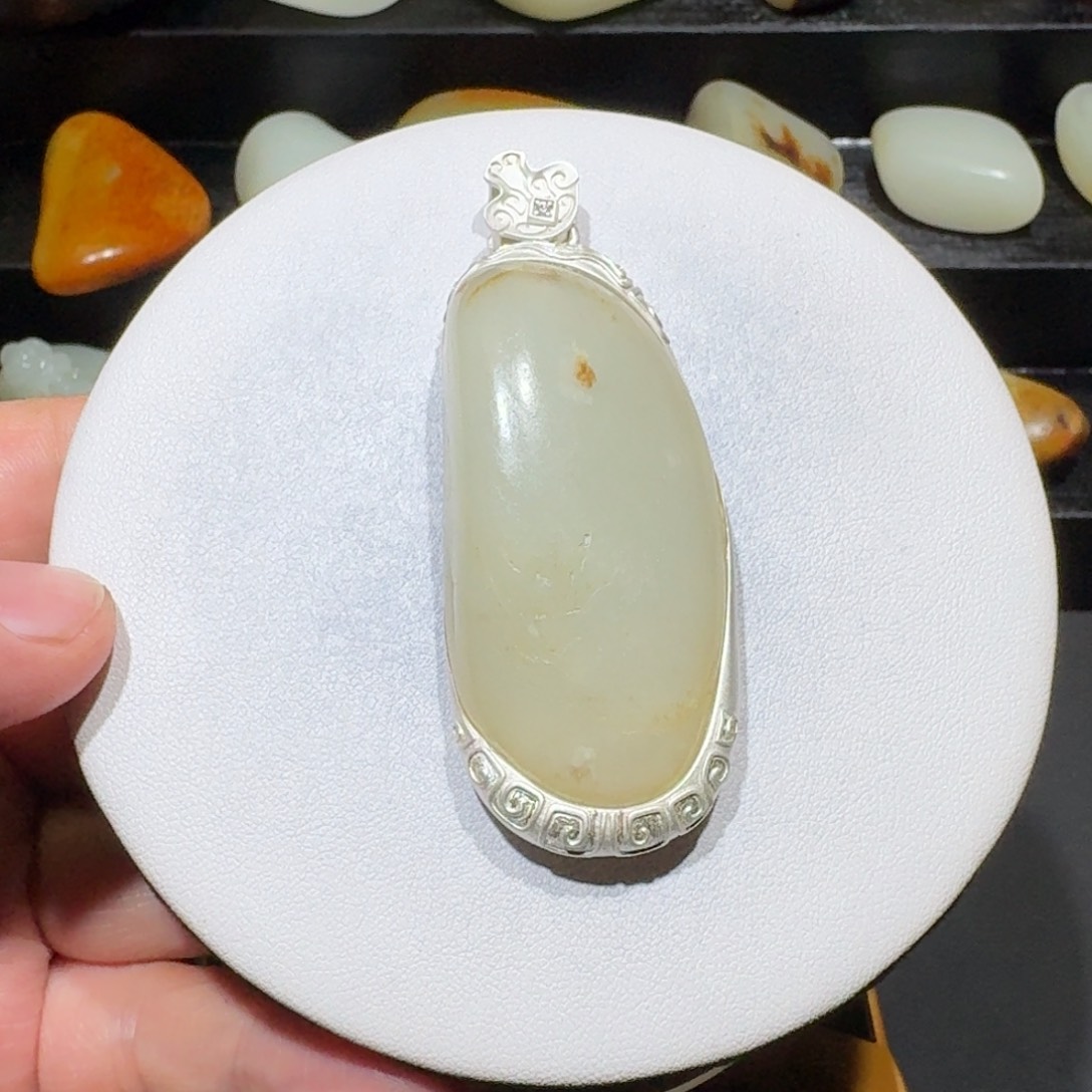 橡***］和田玉未镶嵌颈饰