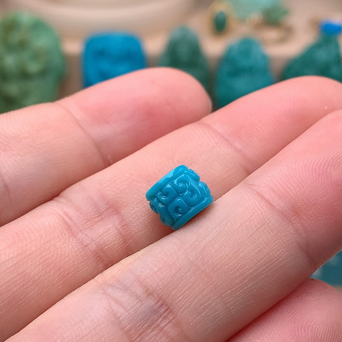 绿松石未镶嵌颈饰