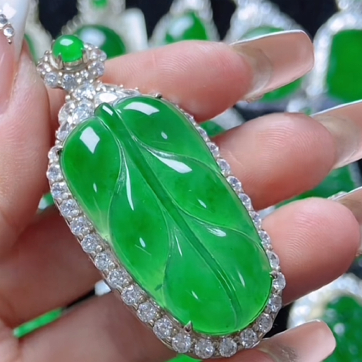 天然A货翡翠吊坠