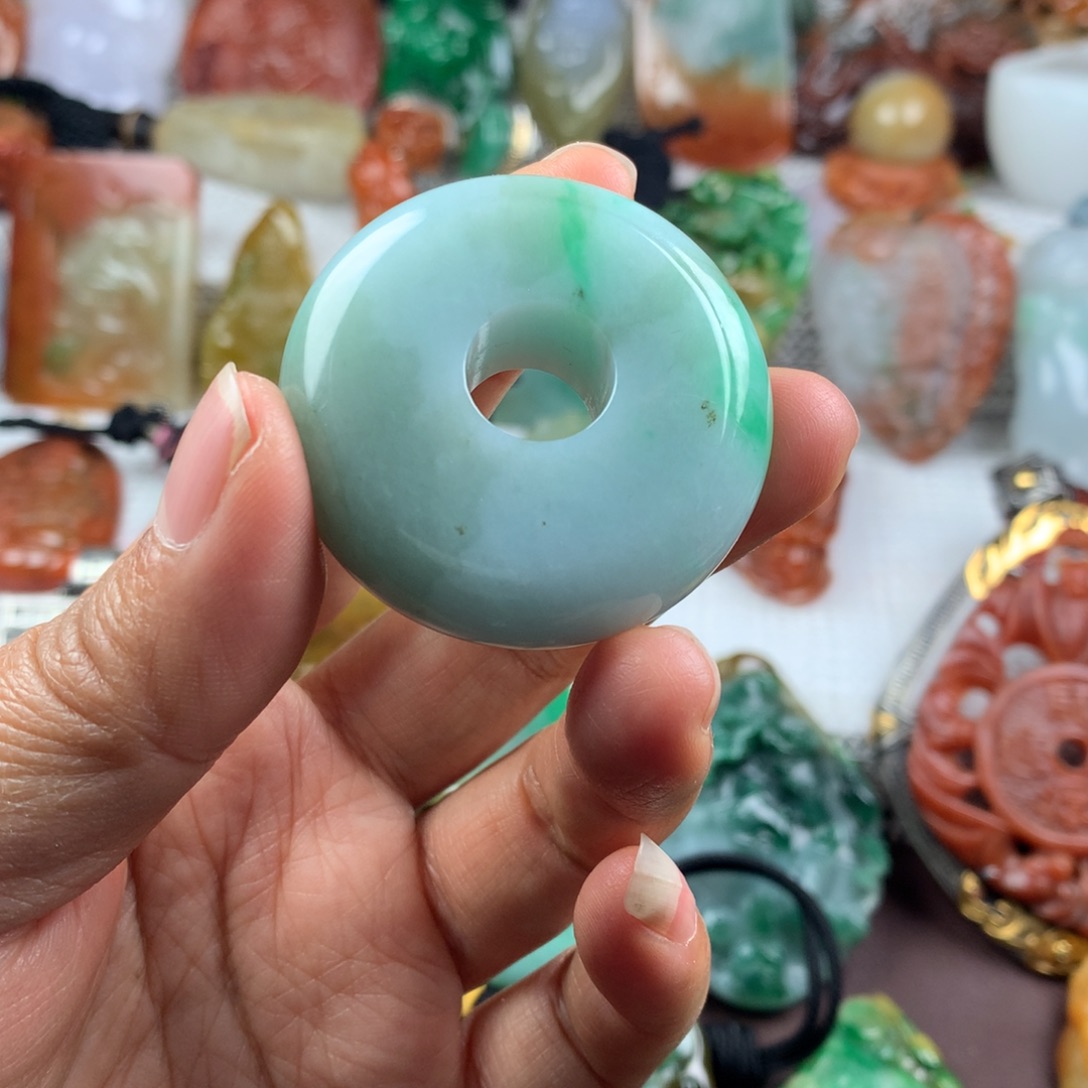 翡翠未镶嵌颈饰挂件