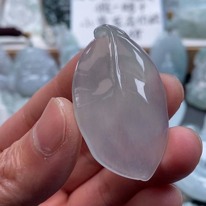 翡翠颈饰未镶嵌秘****司翡翠