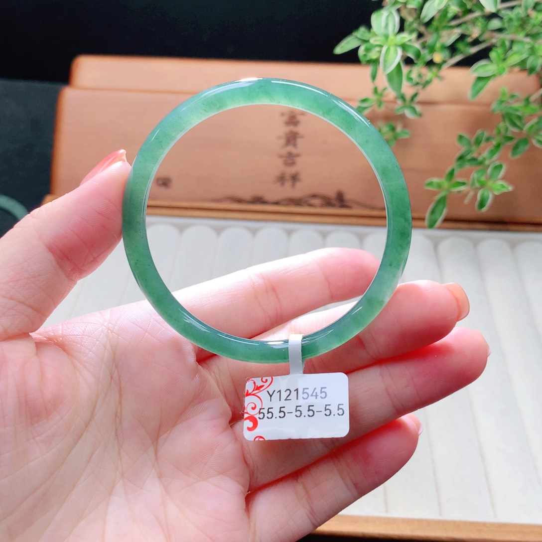 未镶嵌手镯（圆镯）翡翠