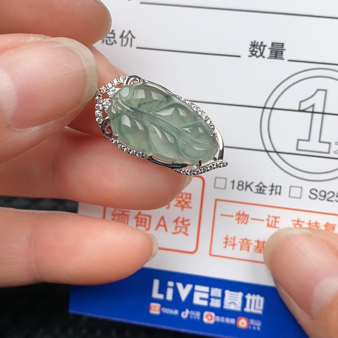 翡翠颈饰银S925镶嵌吊坠