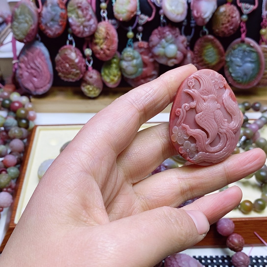 玛瑙/玉髓盐源玛瑙吊坠未镶嵌