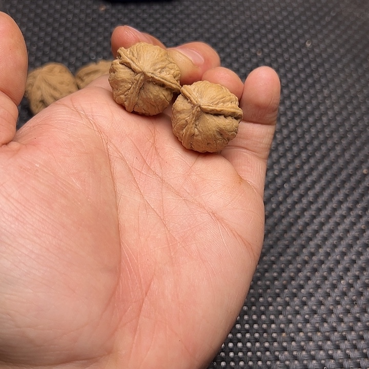 文玩核桃吊坠三棱