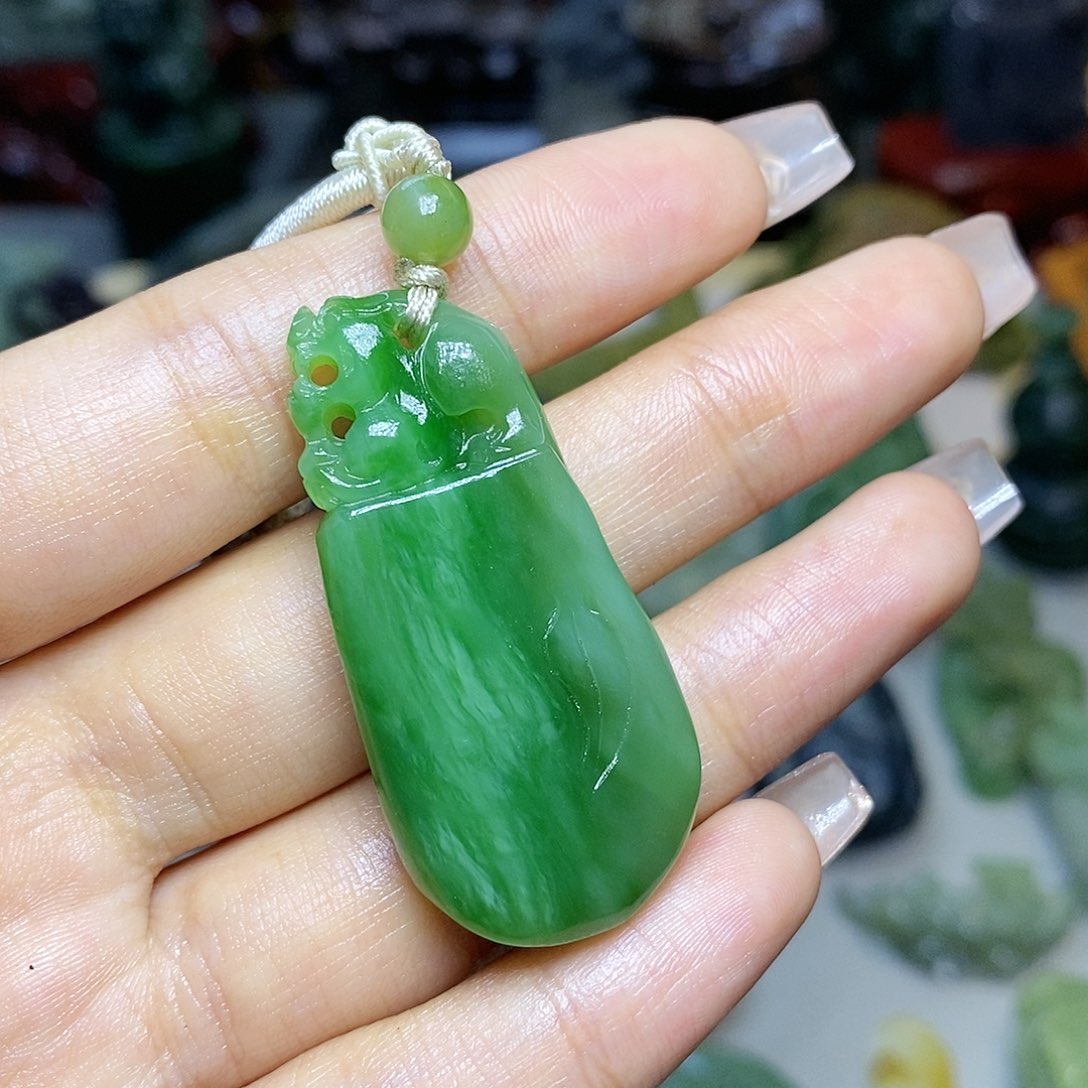 和田玉和田玉未镶嵌云*泉