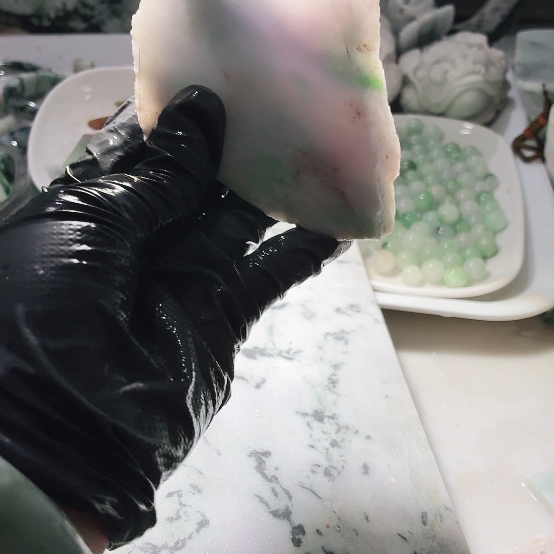 翡翠未镶嵌颈饰边角料