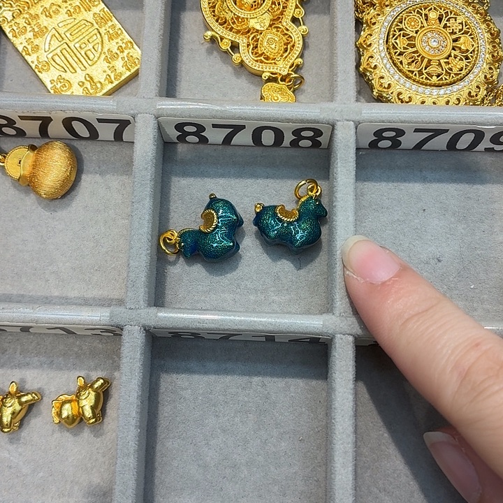 铜合金8708强保色发 2个壹笔壹吊坠