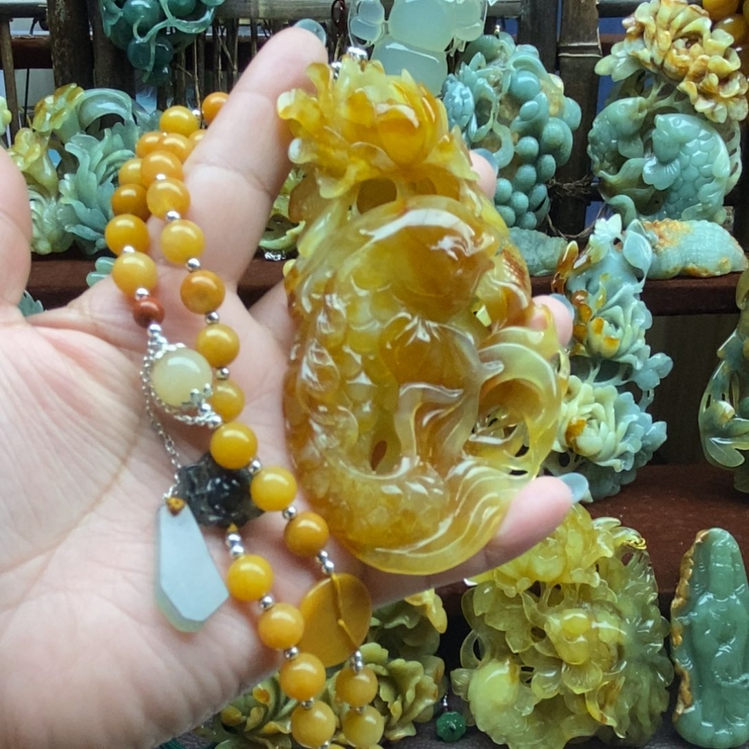 蛇纹石玉颈饰未镶嵌三*