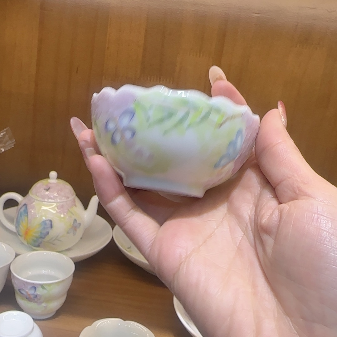 及***励茶杯的设计是用小杯子做圆