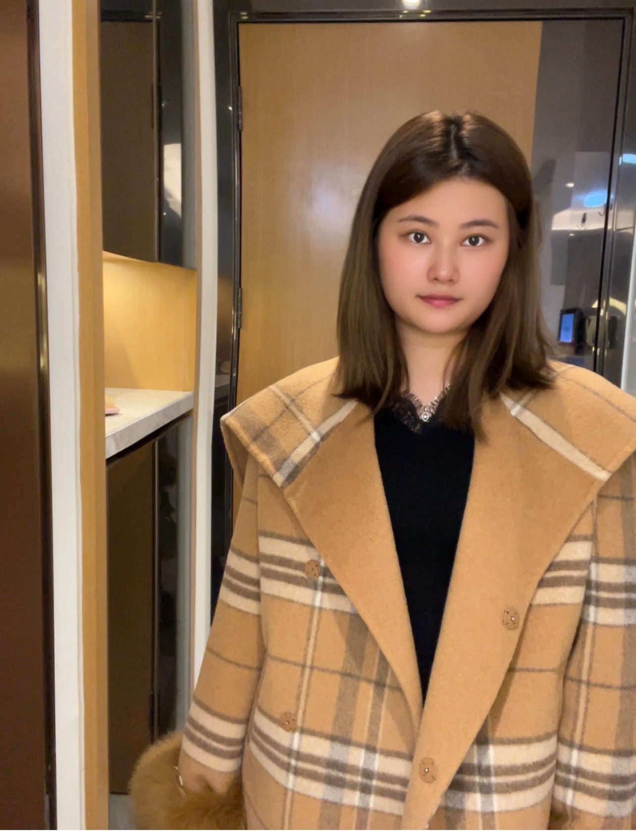 时尚百搭气质设计师款卡其色格子短款秋冬保暖毛呢外套