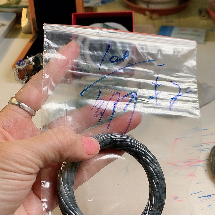 翡翠手镯未镶嵌锕**沙成品