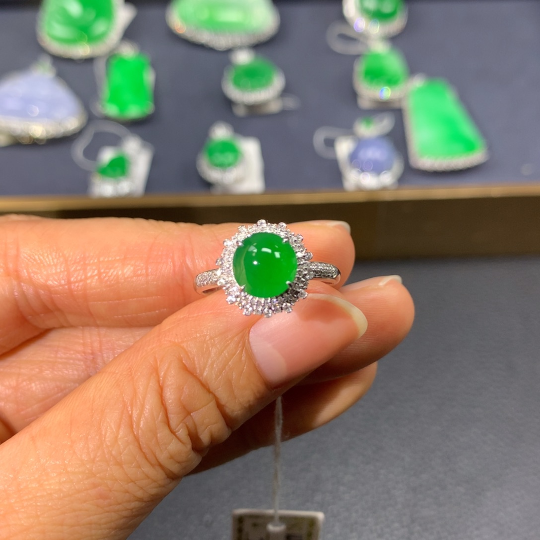 翡翠戒指18K金镶嵌翡翠