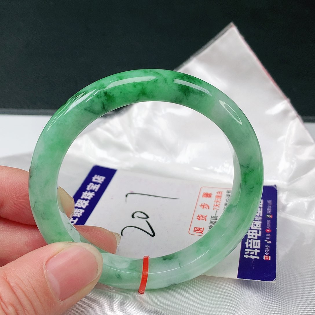 翡翠手镯未镶嵌翡翠