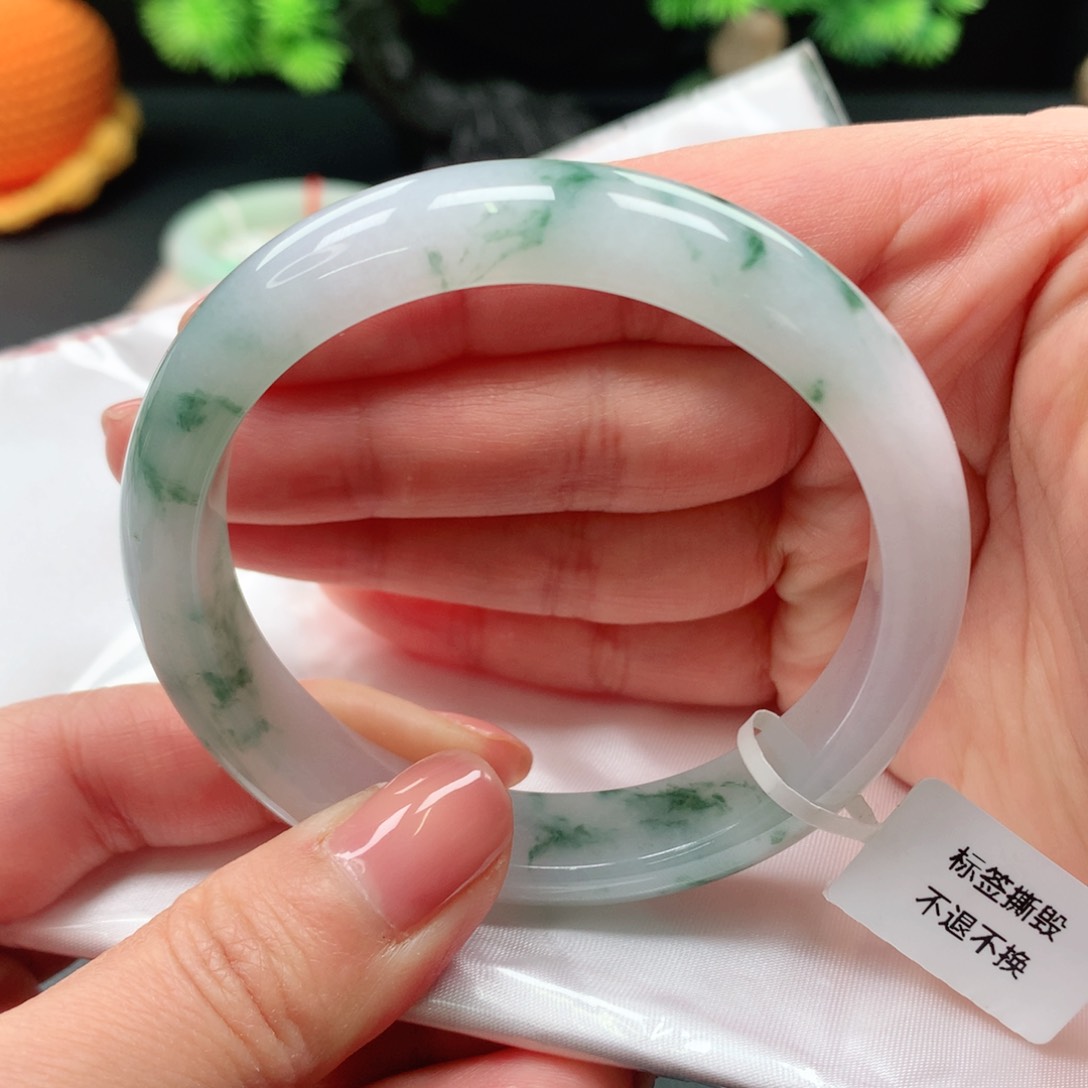 翡翠手镯未镶嵌梧***丝56冰胶飘绿花