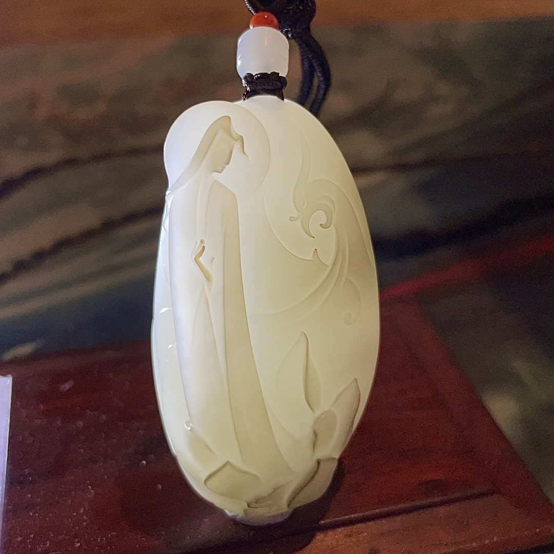 《观自在》杨曦辰款作品56克和田玉挂件