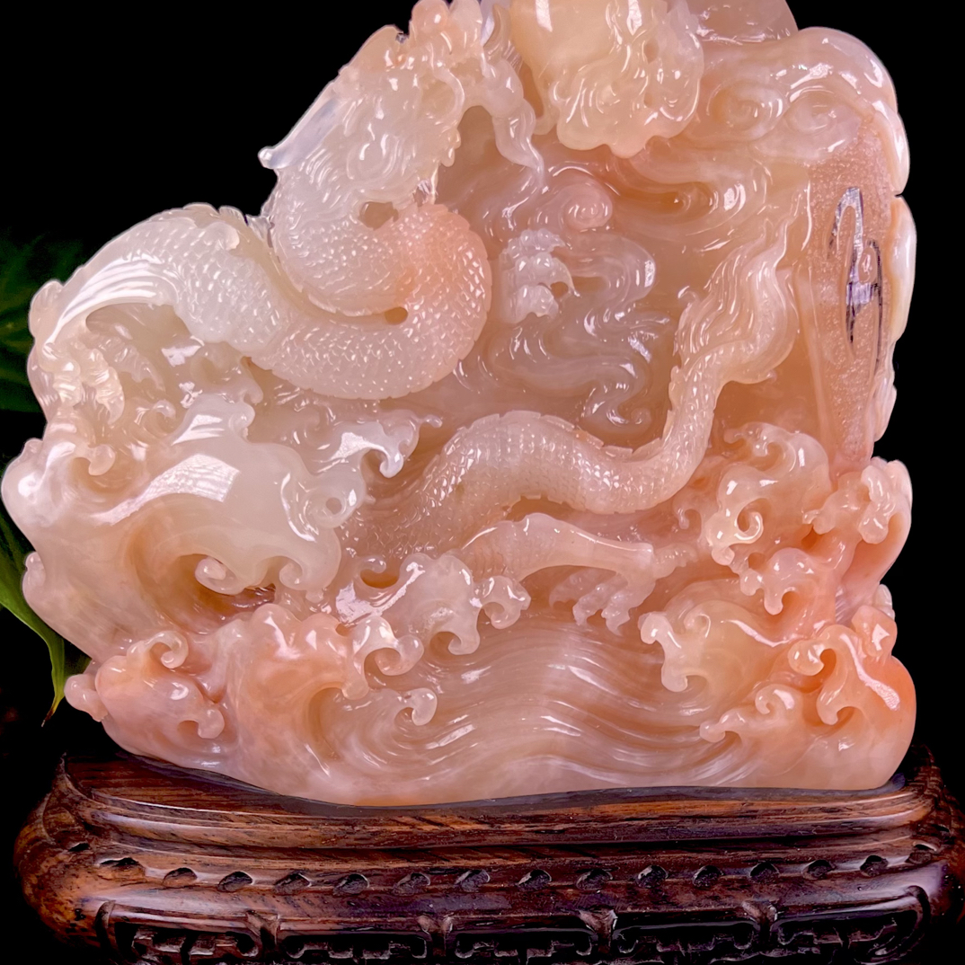 巴林粉洞石龙腾四海摆件 净重1481.1克 净尺寸13.2/13.7/7.2cm