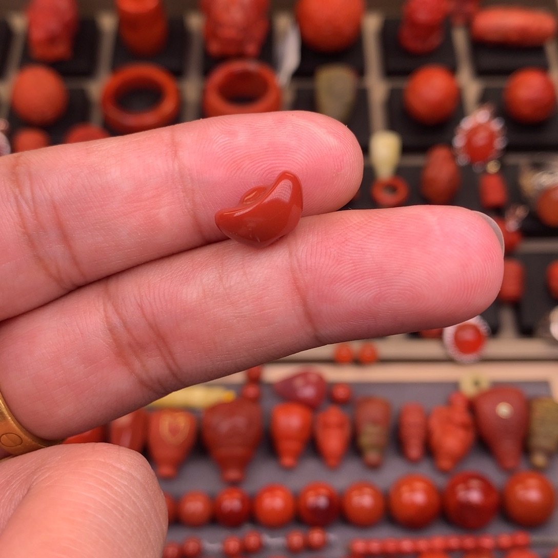 ****虍南红玛瑙未镶嵌元宝