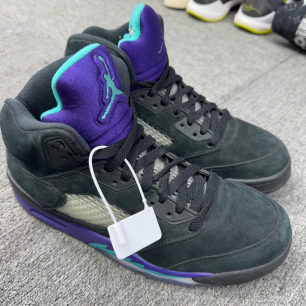 42码 二手95新 AJ5 黑紫葡萄 球鞋