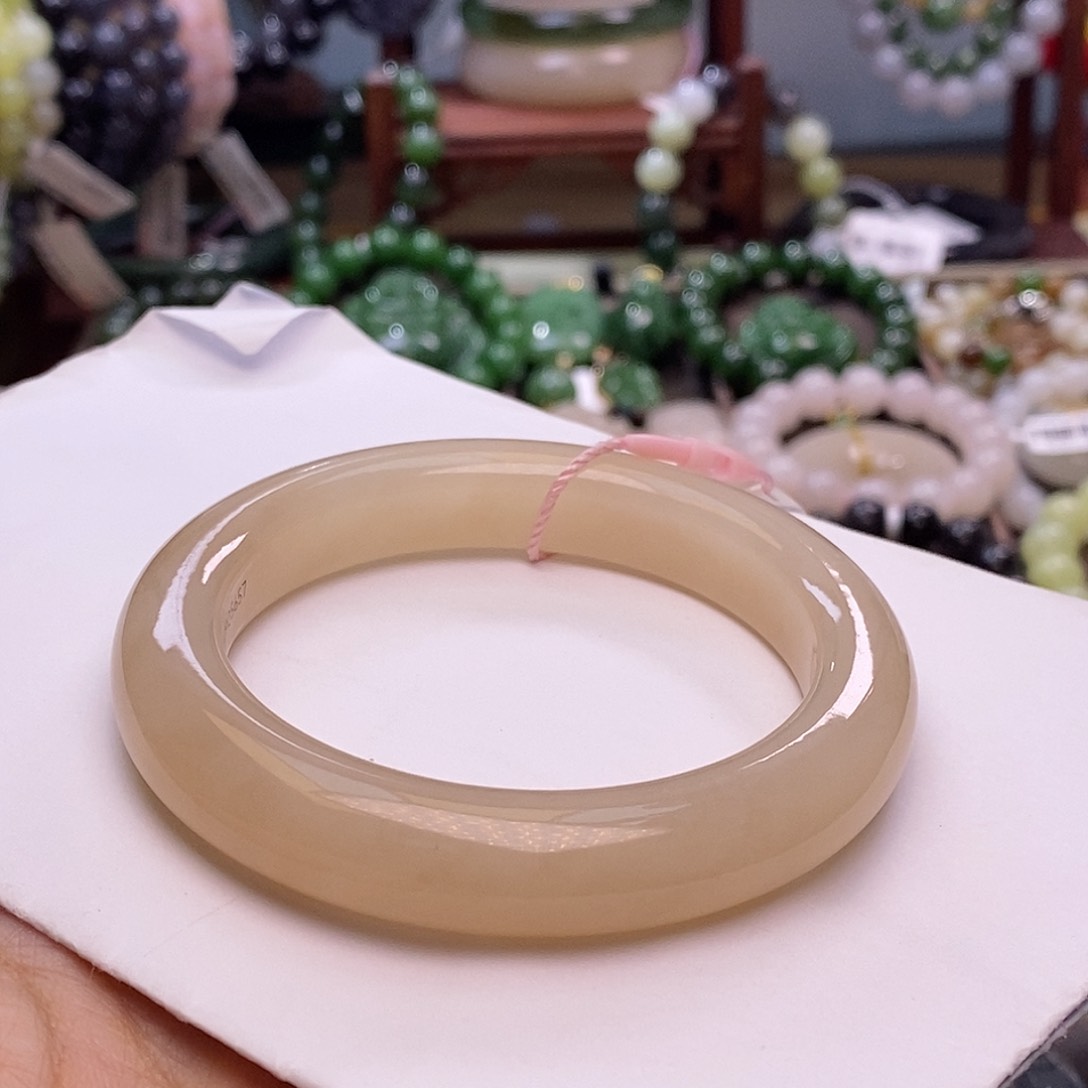 和田玉57收藏毕业级红藕粉脂膏料手镯未镶嵌