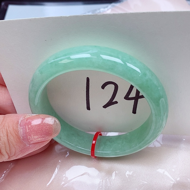 翡翠手镯未镶嵌翡翠