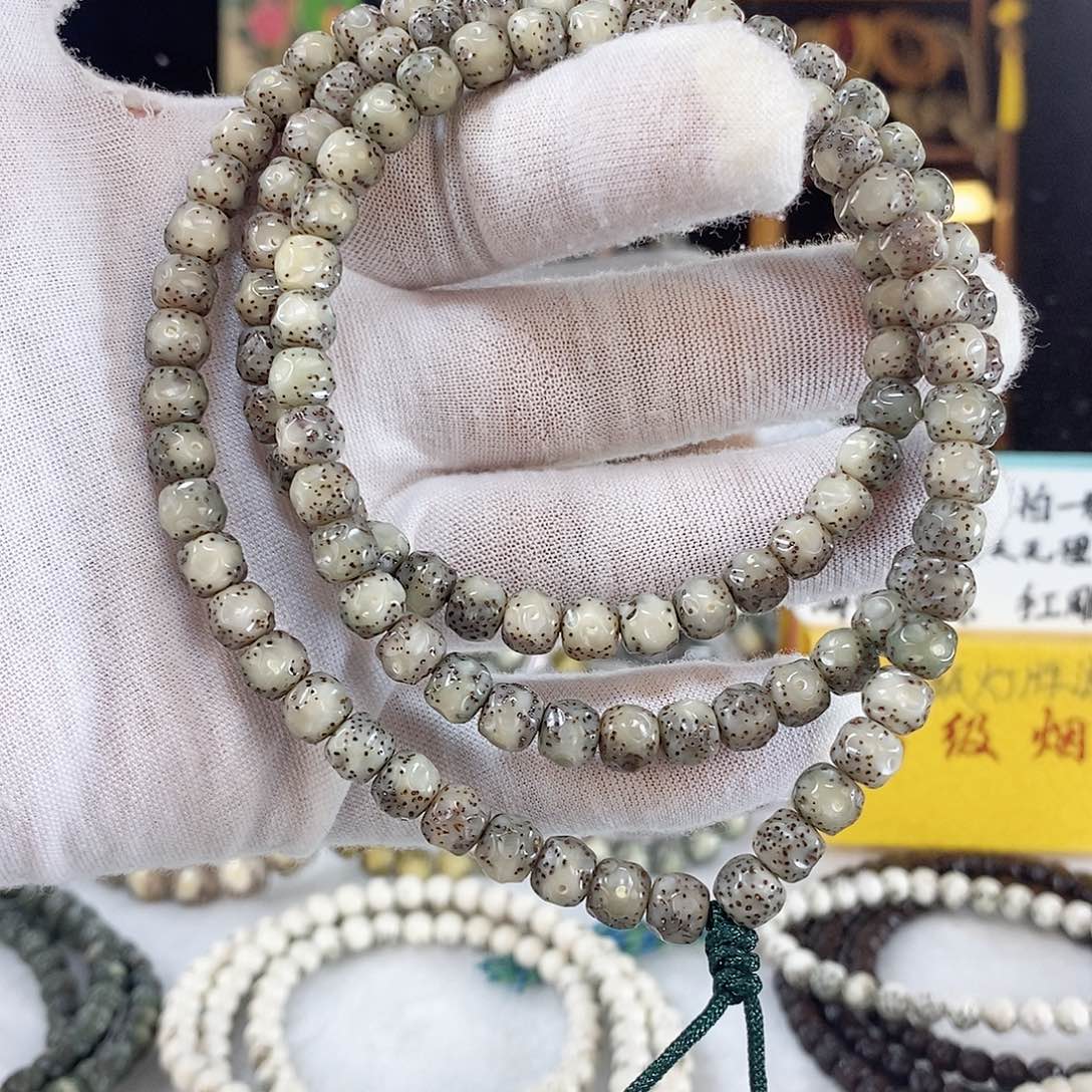 星月菩提手串E****l星月菩提雕刻手串