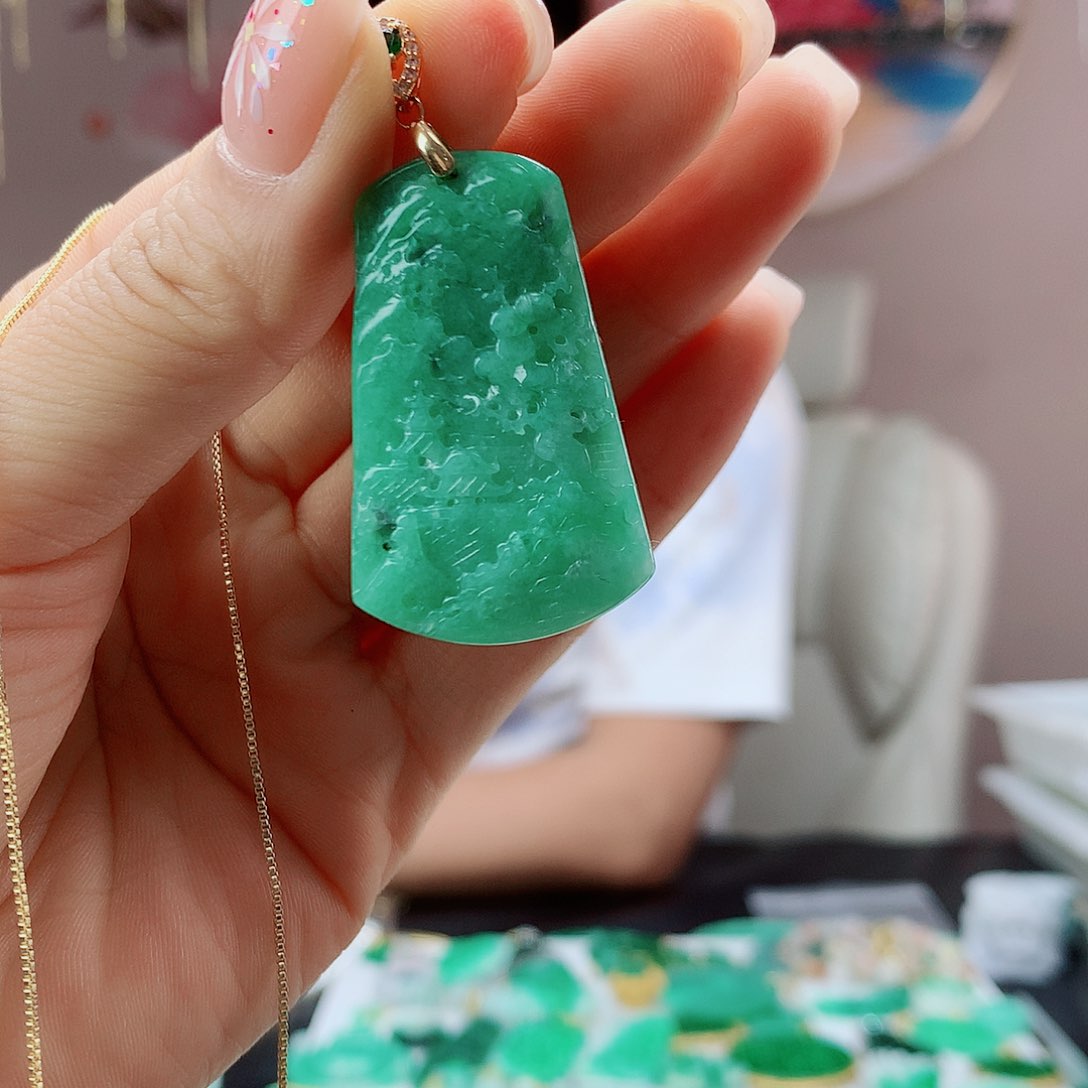 翡翠未镶嵌吊坠(赠链)