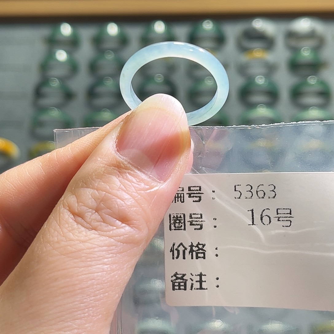 翡翠未镶嵌戒指5363。   