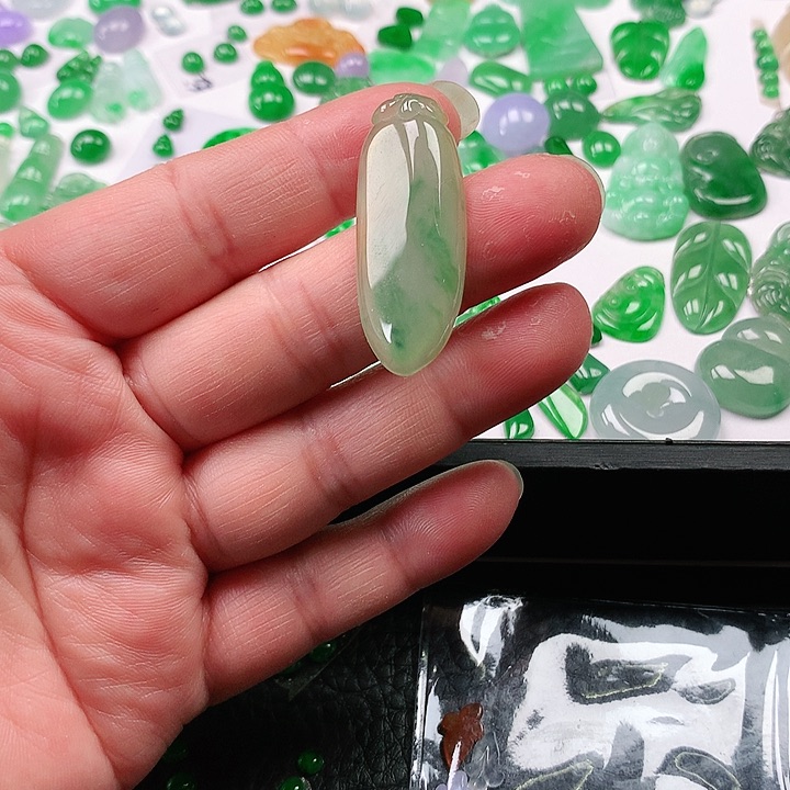 翡翠颈饰未镶嵌翡翠