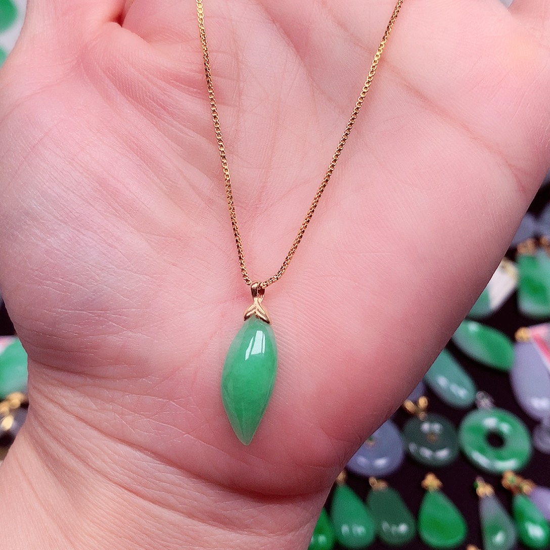 翡翠18K金镶嵌颈饰天然翡翠A货