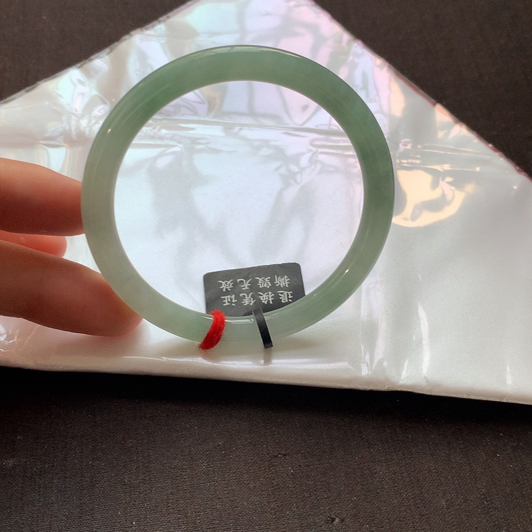 大***闲翡翠未镶嵌手镯55