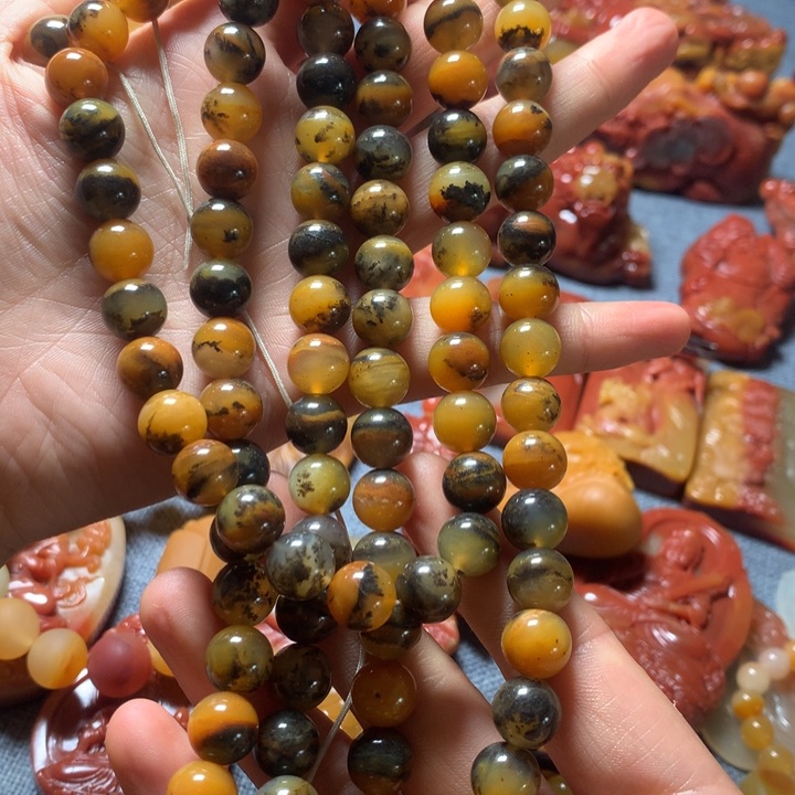 石英质玉未镶嵌颈饰