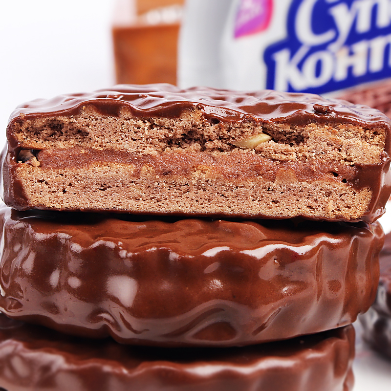 东娃/ 俄罗斯进口康吉KONTI三明治饼干巧克力味/花生榛子味50g