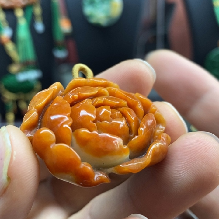 翡翠颈饰未镶嵌公**绘