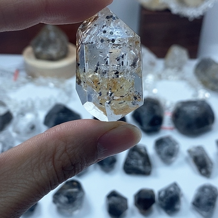 水晶颈饰未镶嵌黄胶花水胆流沙