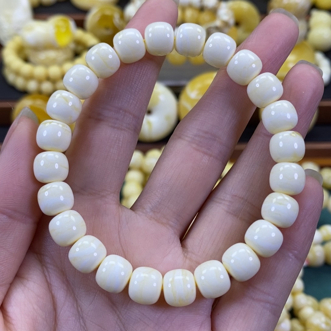 琥珀裸石未镶嵌同料手串