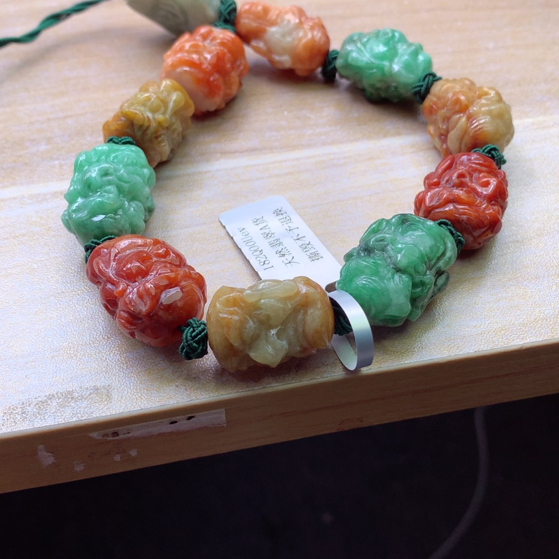 翡翠颈饰未镶嵌吊坠