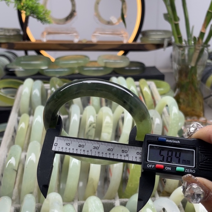 蛇纹石玉未镶嵌手镯208