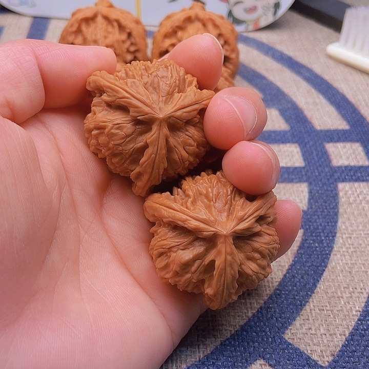 吊坠文玩核桃浓**彩三棱