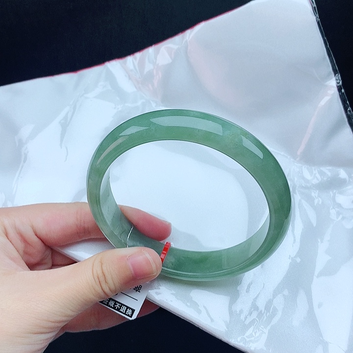 翡翠手镯未镶嵌61圈