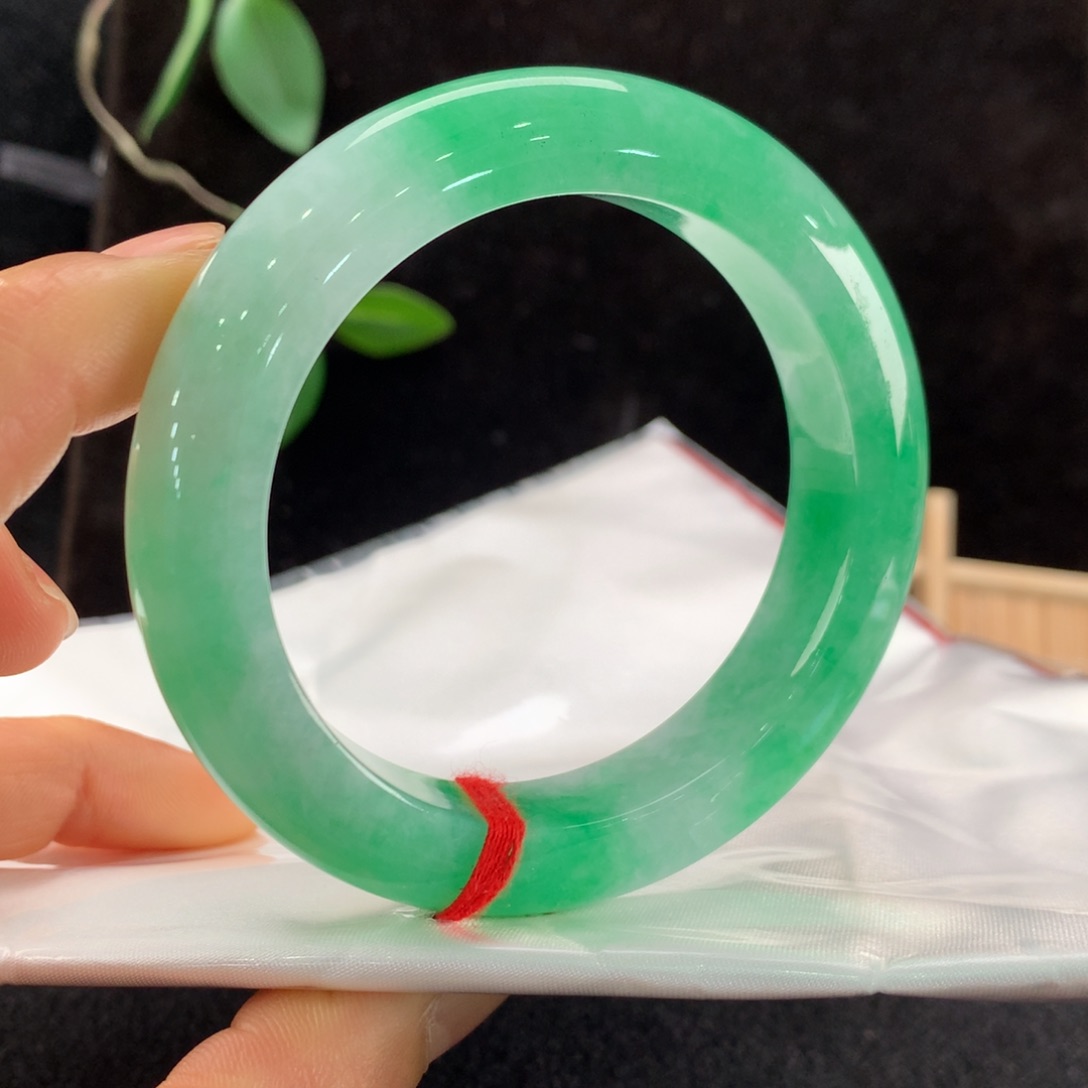 翡翠手镯未镶嵌?****?总价11万8。-1005