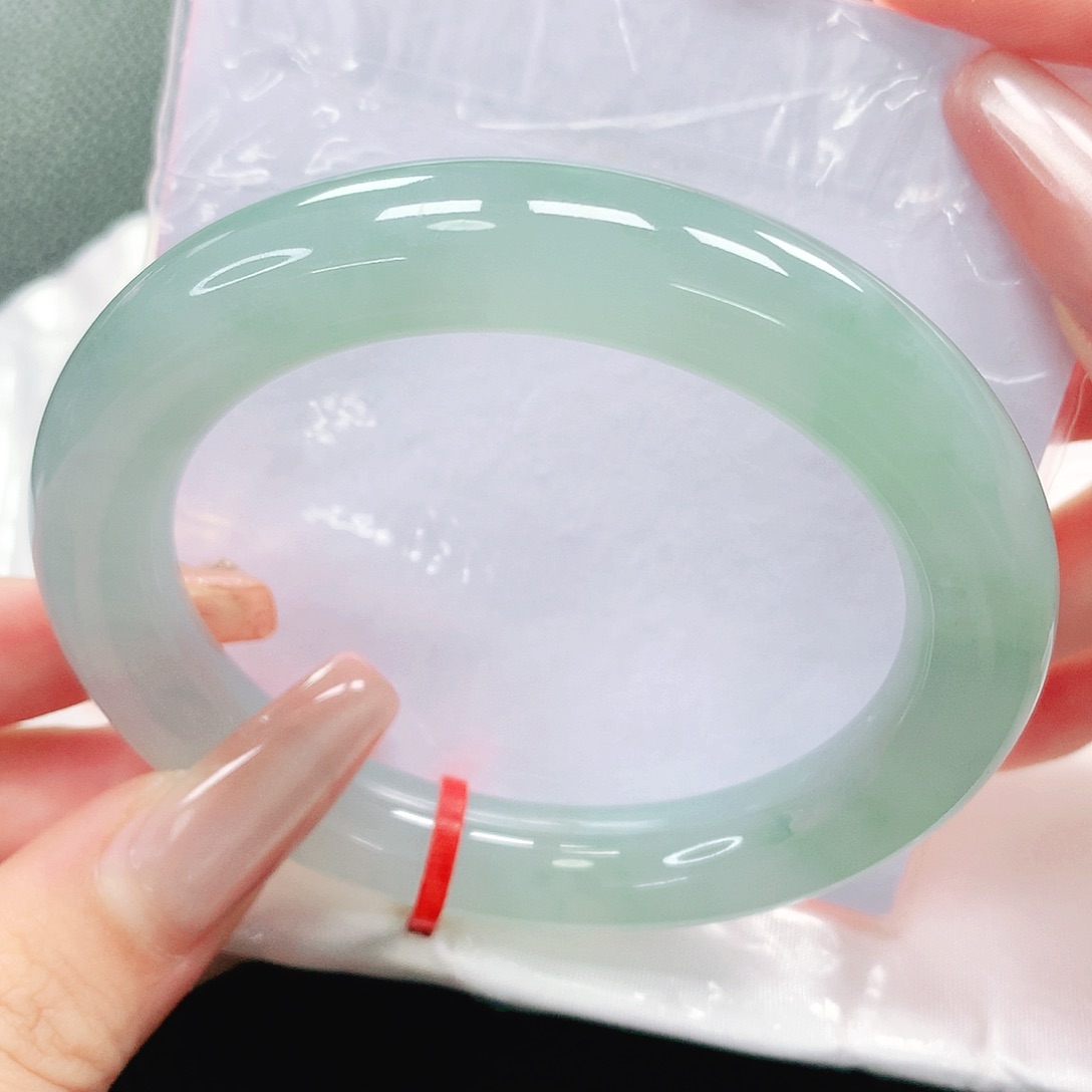 翡翠手镯未镶嵌55圈