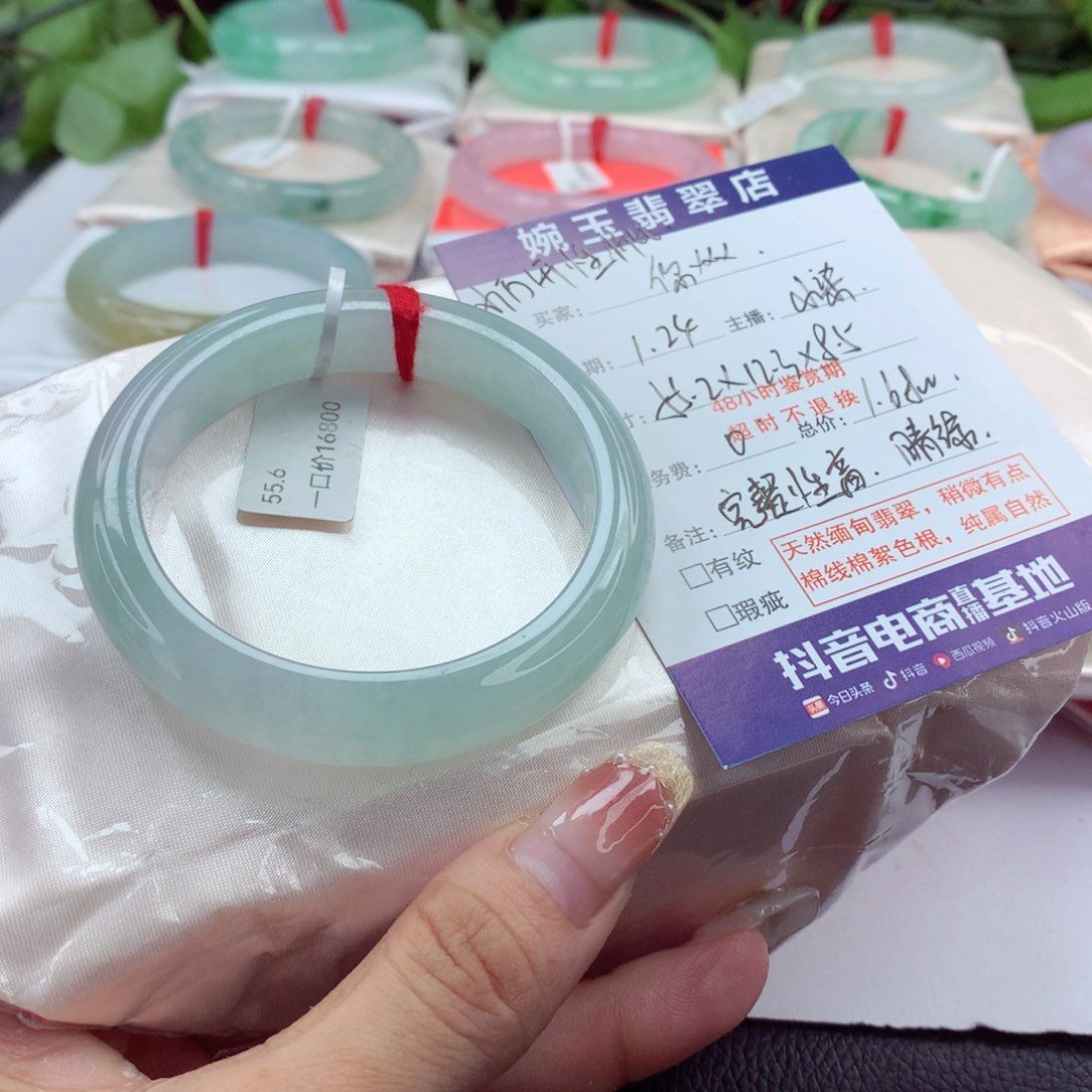 翡翠手镯未镶嵌你***吗小万1开性价比 完整性高 小柒