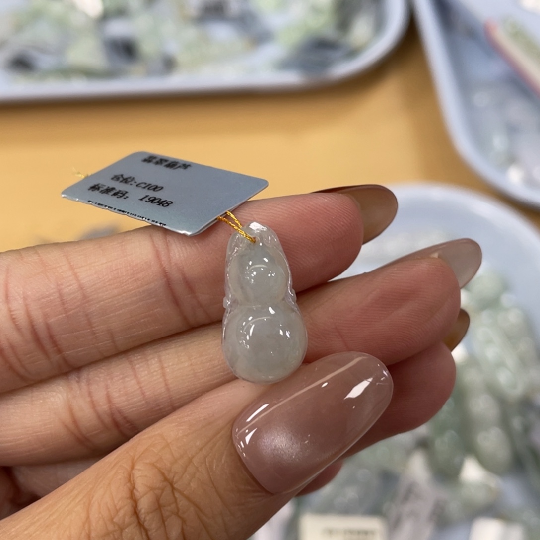 翡翠未镶嵌颈饰葫芦