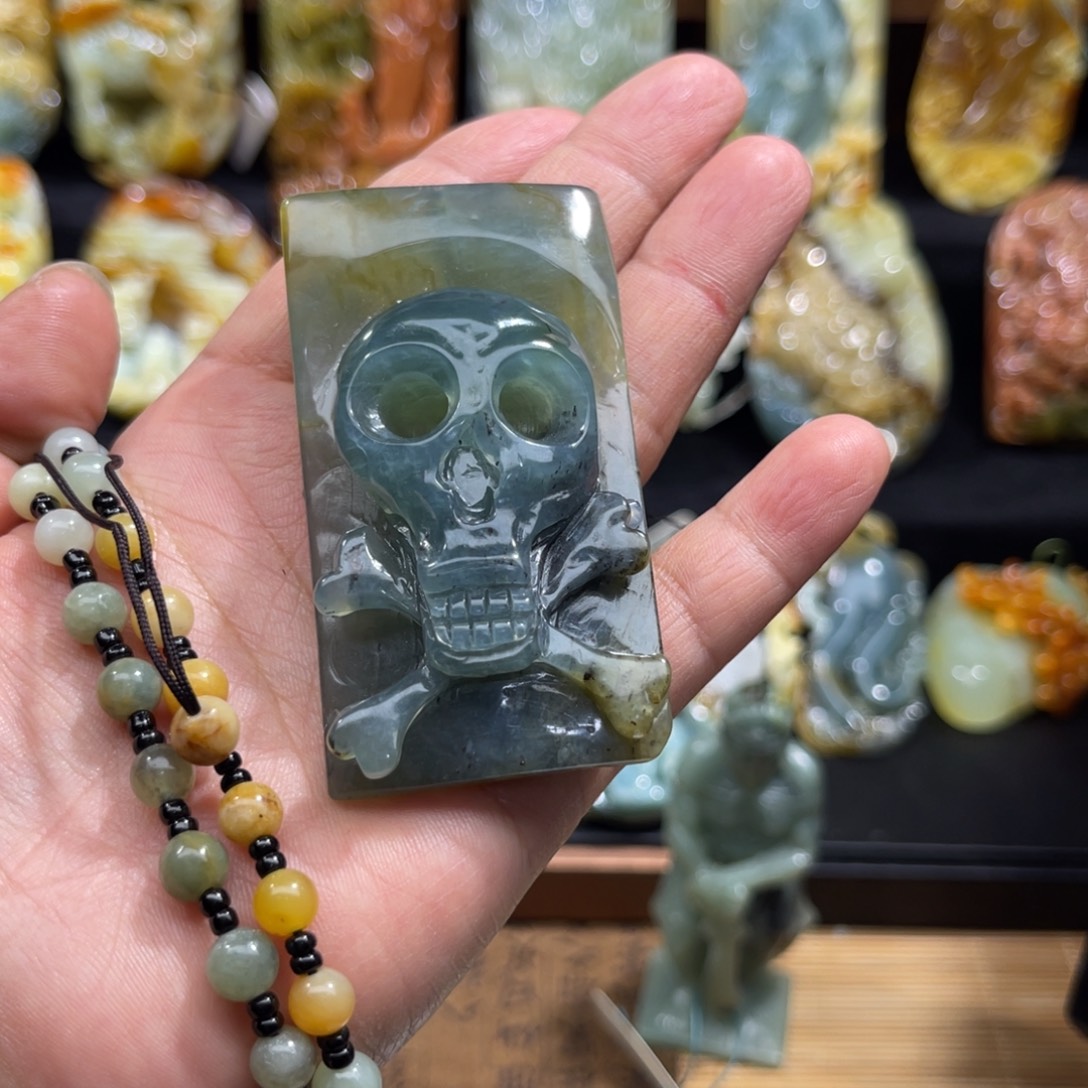 蛇纹石玉未镶嵌颈饰