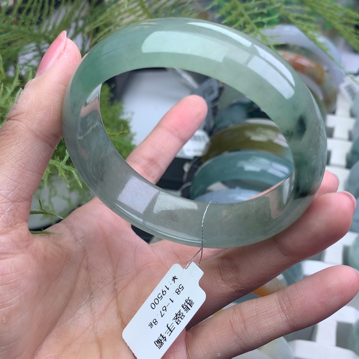 翡翠手镯未镶嵌天然翡翠手镯