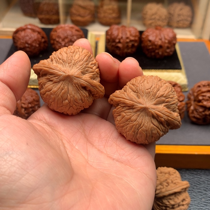 文玩核桃吊坠老**七绣球